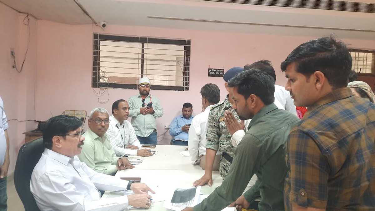 जनसुनवाई बनी तमाशा, जनता को मिले हताशा